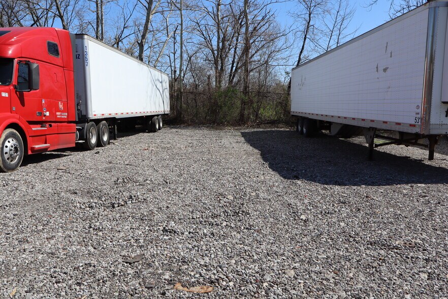 More Photos Of Catasauqua Ave., Whitehall Warehouse For Lease