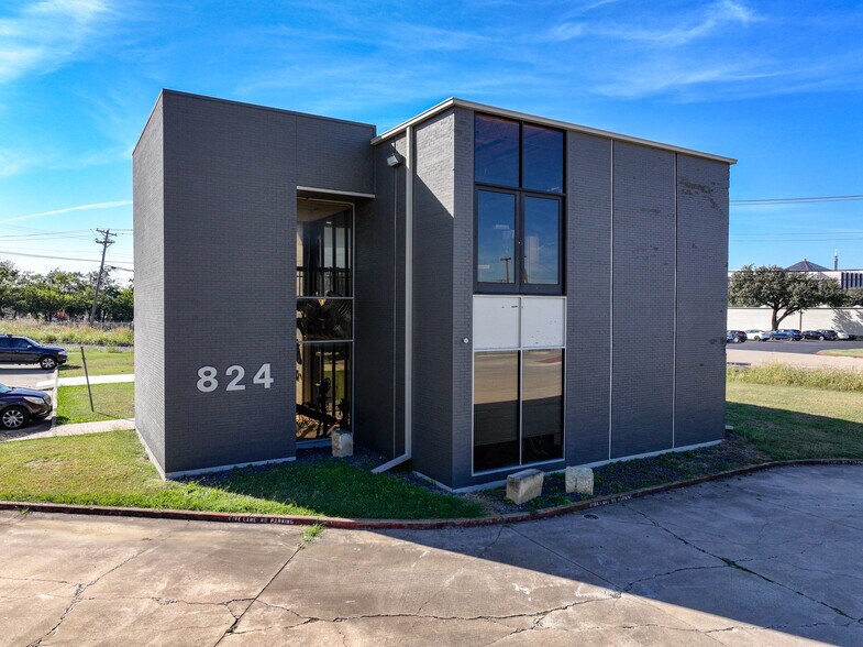 Primary Photo Of 824 Avenue H E, Arlington Office For Sale