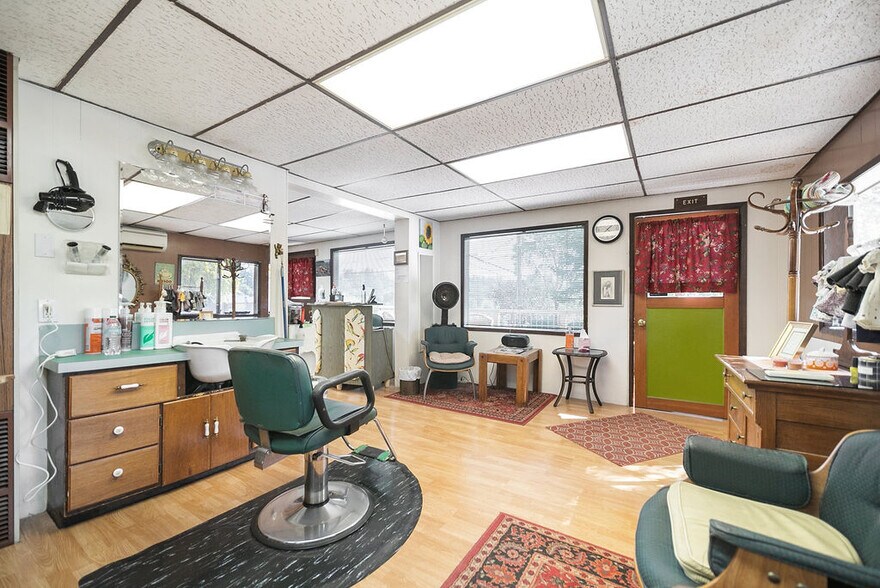 More Photos Of 20363-20379 NW Cedar Ln, Poulsbo General Retail For Sale