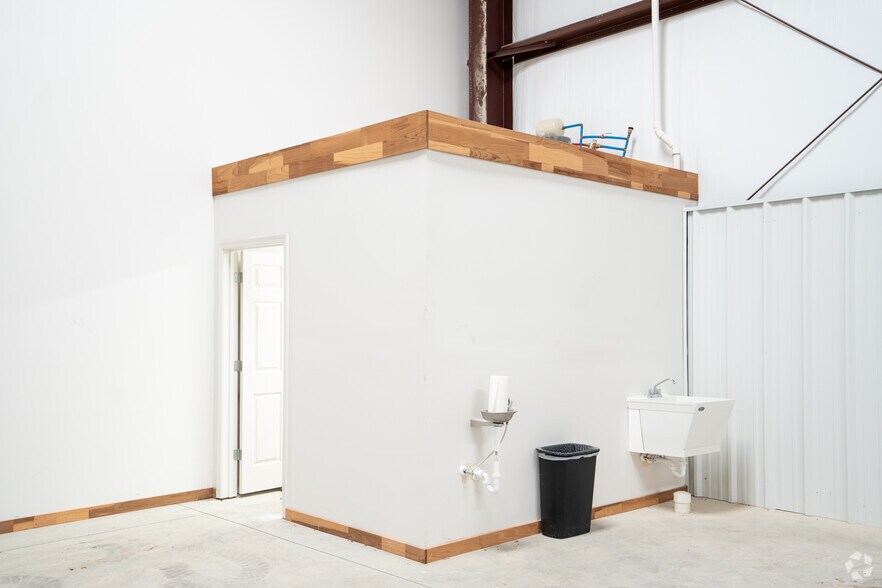 More Photos Of 48 County Road 265, Alabaster Unknown For Lease