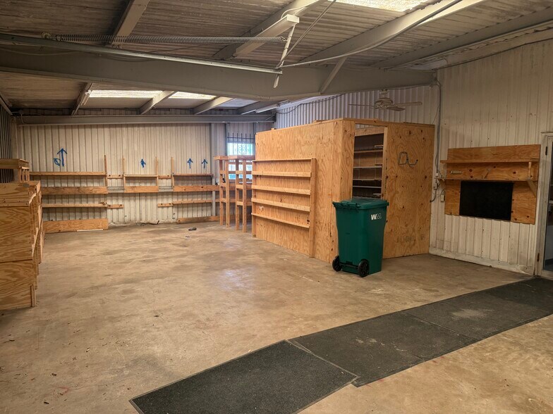 More Photos Of 1904 Hialeah Dr, Seabrook Light Manufacturing For Lease