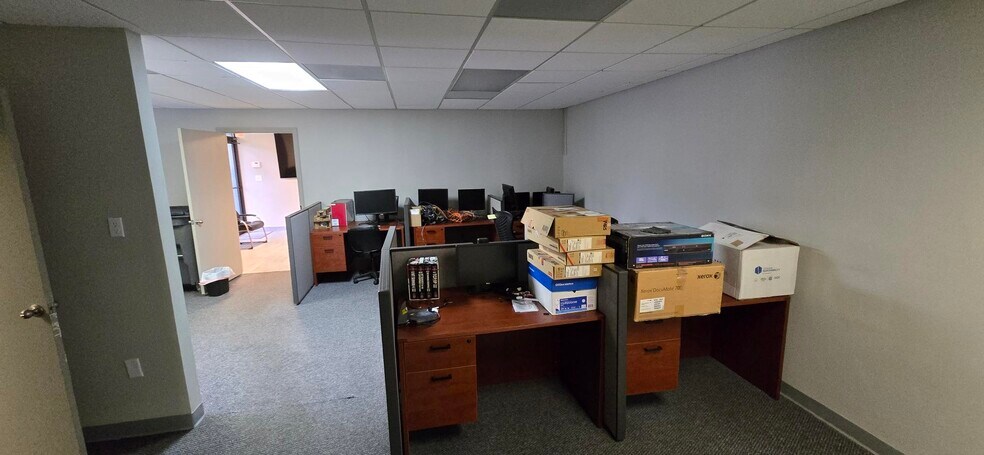 More Photos Of 3125 Ashley Phosphate Rd, North Charleston Showroom For Lease