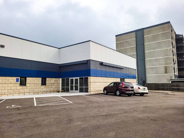 More Photos Of 8225-8229 Highway 7, Saint Louis Park Unknown For Lease