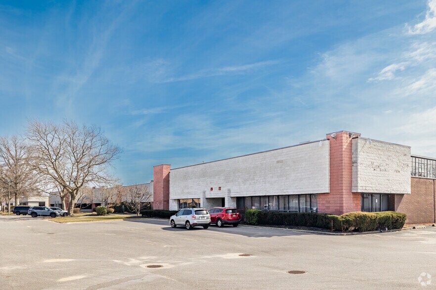 More Photos Of 12-1 Dubon Ct, Farmingdale Service For Lease