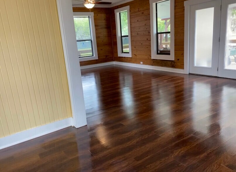 More Photos Of 1600 S Ford St, Llano Storefront Retail Office For Sale