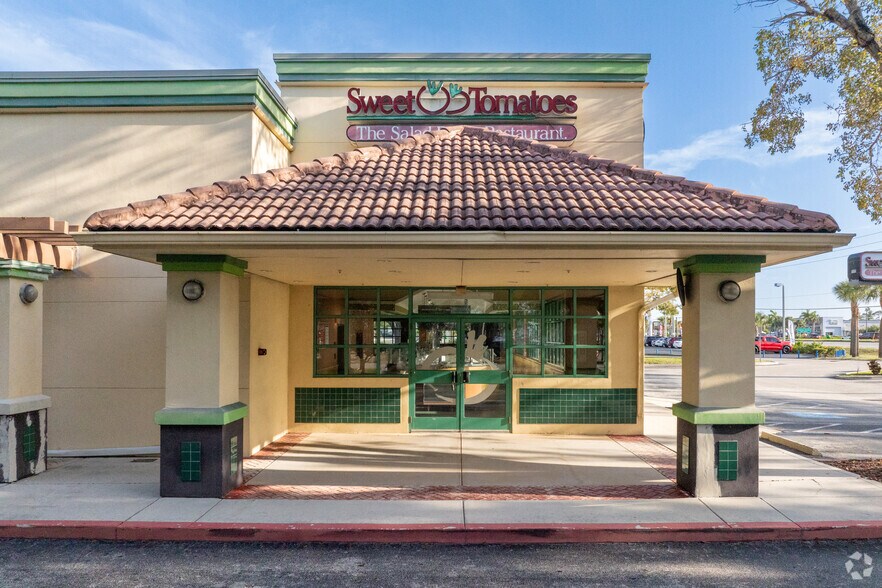 More Photos Of 14080 S Tamiami Trl, Fort Myers Restaurant For Lease