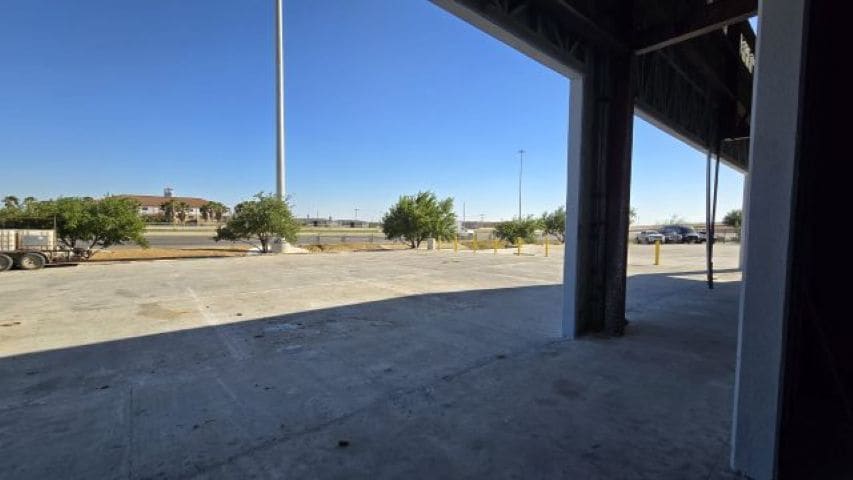 More Photos Of 405 Crossroads St, Laredo General Retail For Lease