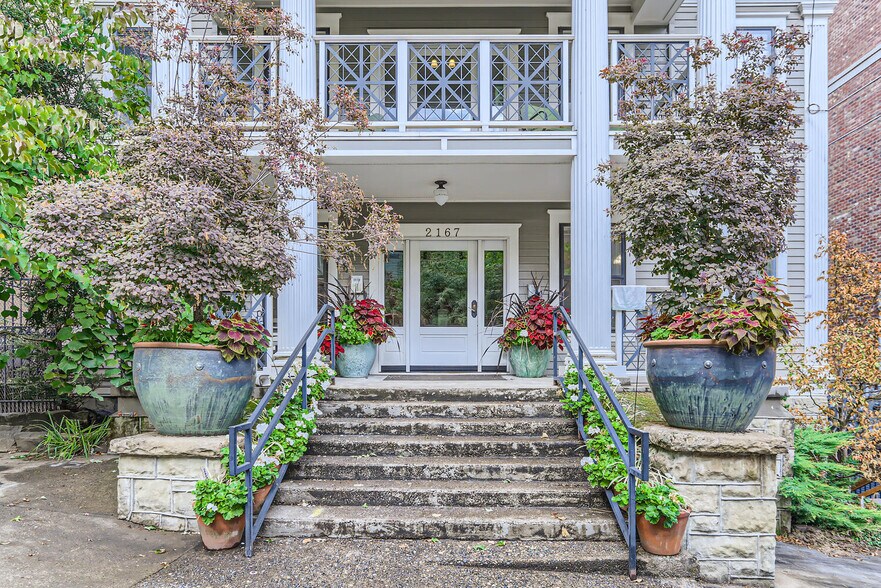 More Photos Of 2167 SW Yamhill St, Portland Apartments For Sale