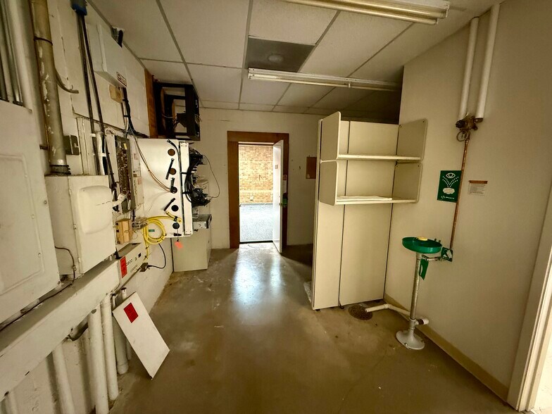 More Photos Of 3900 Southpark Dr, Tyler Office For Sale