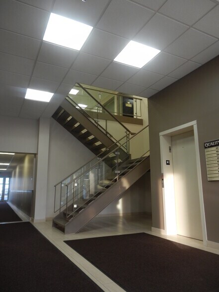 More Photos Of 950-970 S Broadway, Hicksville Office For Lease