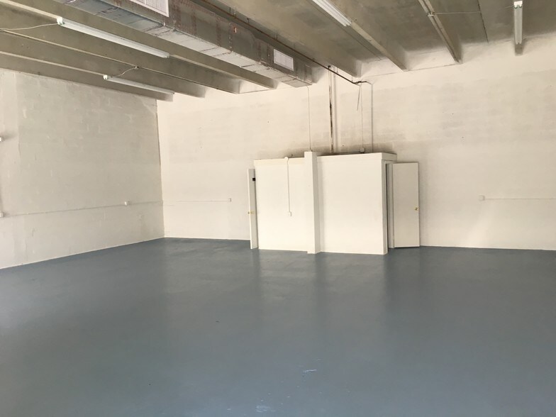 More Photos Of 9807-9808 NW 80th Ave, Hialeah Warehouse For Lease