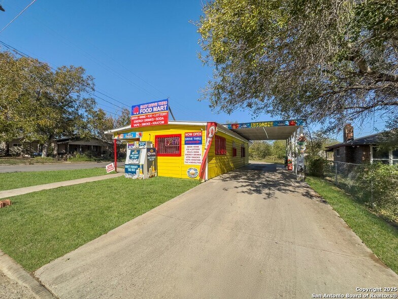 Primary Photo Of 702 Avenue H, Poteet Freestanding For Sale