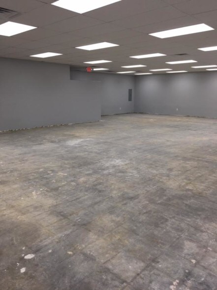More Photos Of 5602-5608 Pinemont Dr, Houston Storefront Retail Office For Lease