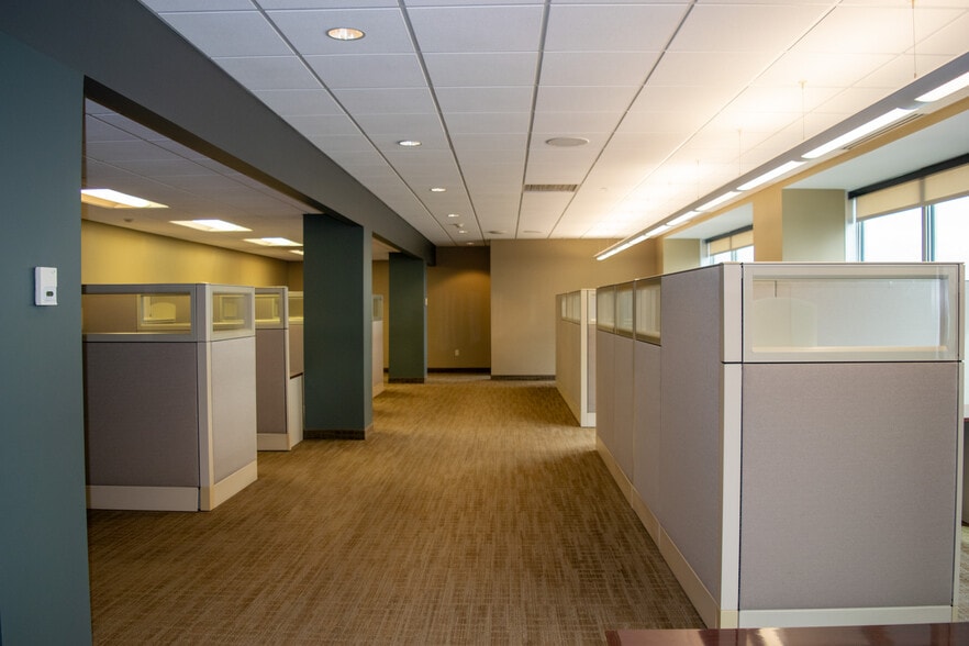 More Photos Of 10 Lafayette Sq, Buffalo Hotel For Lease