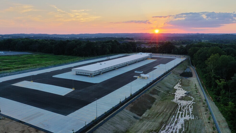 More Photos Of 790 Burnett rd, Old Hickory Industrial For Lease