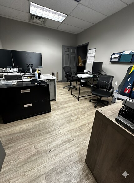 More Photos Of 14031 Bennett Loop, Williston Warehouse For Lease