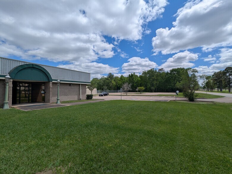 More Photos Of 6095 College St, Beaumont Office For Sale