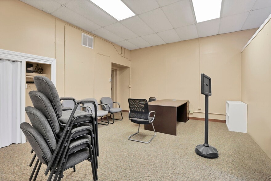 More Photos Of 300 E Auburn Ave, Springfield Office For Sale