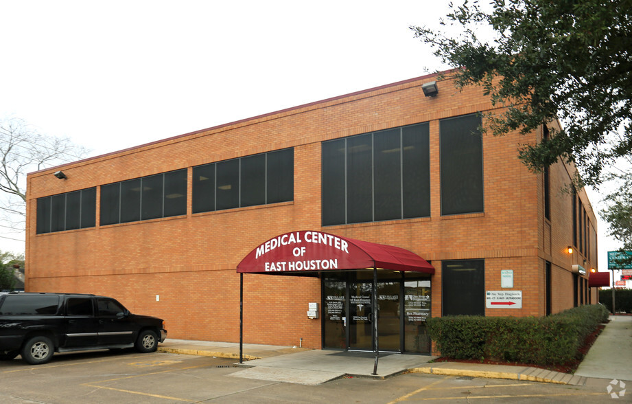 Primary Photo Of 11110 E I-10 Fwy, Houston Office For Sale