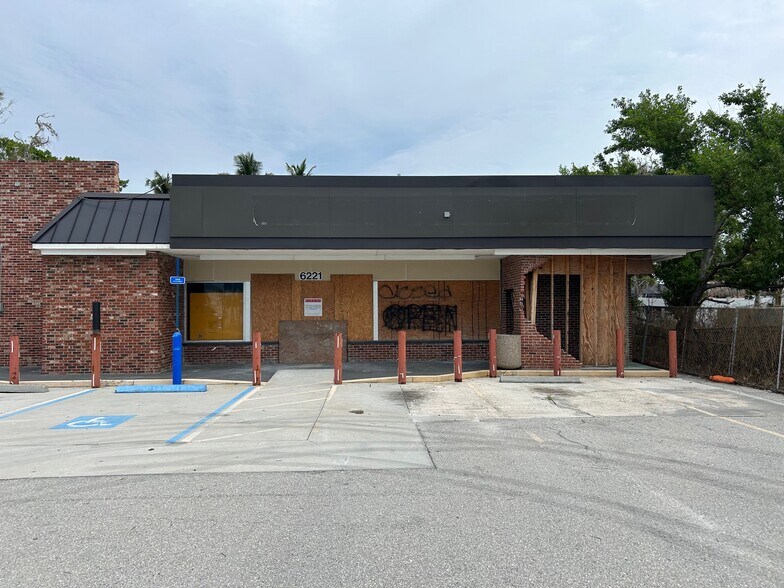 Primary Photo Of 6221 Estero Blvd, Fort Myers Convenience Store For Sale