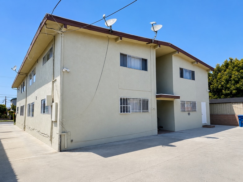 More Photos Of 11966 Oxford Ave, Hawthorne Apartments For Sale