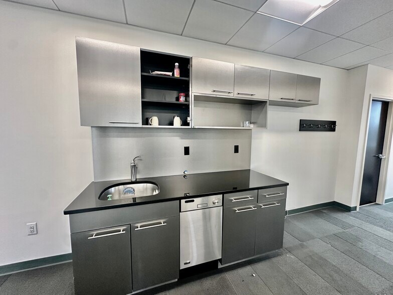 More Photos Of 239 Mill St, Greenwich Office For Lease