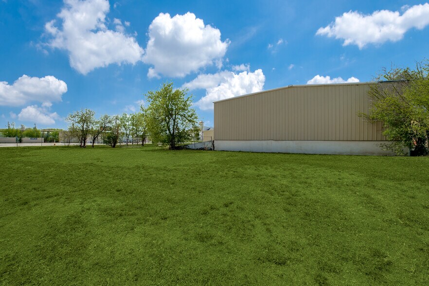 More Photos Of 6301 Mcpherson Rd, Laredo Distribution For Sale