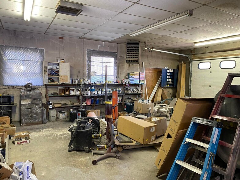 More Photos Of 124 West St, Albany Auto Repair For Sale