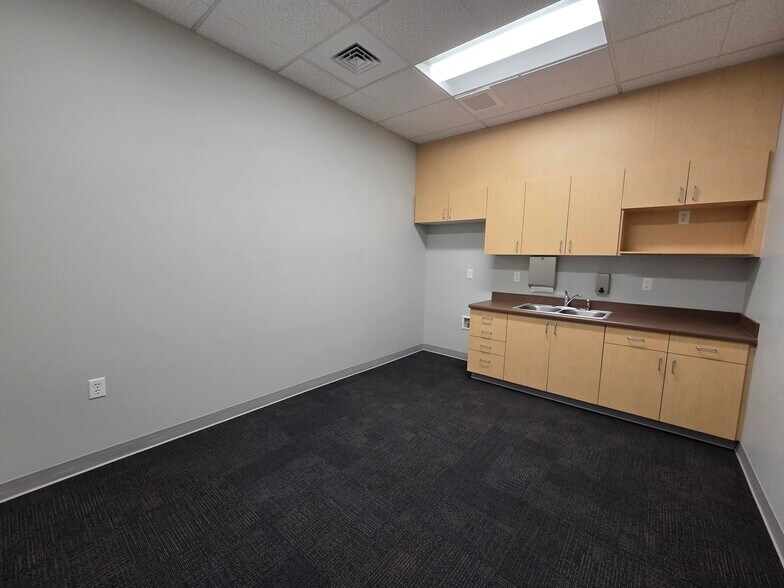 More Photos Of 2019-2025 Vista Ave SE, Salem Warehouse For Lease