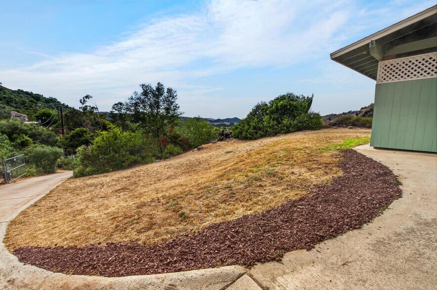 More Photos Of 14621 Woods Valley rd, Valley Center Flex For Sale