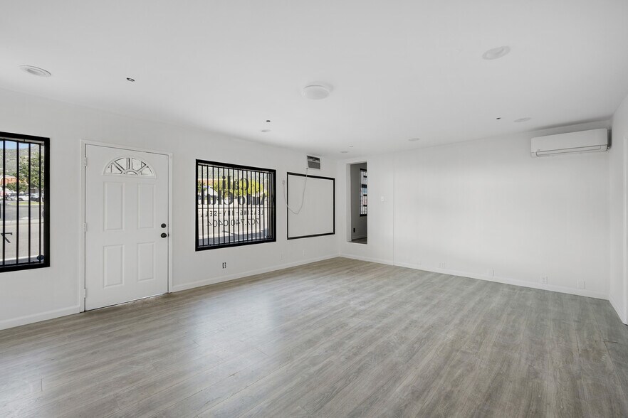 More Photos Of 7798 Foothill Blvd, Tujunga Freestanding For Sale