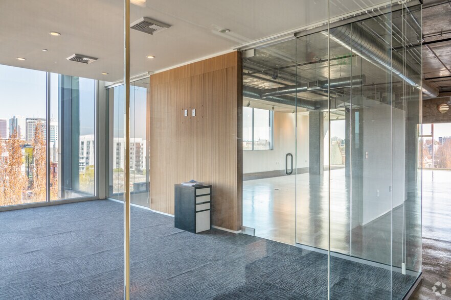 More Photos Of 524-542 E Burnside St, Portland Office For Sale