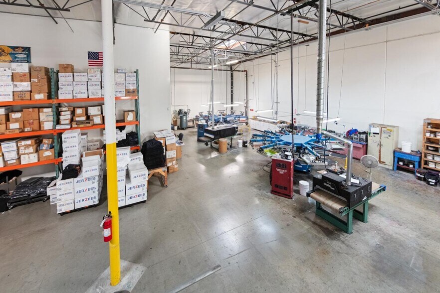 More Photos Of 661 Cochran St, Simi Valley Manufacturing For Sale