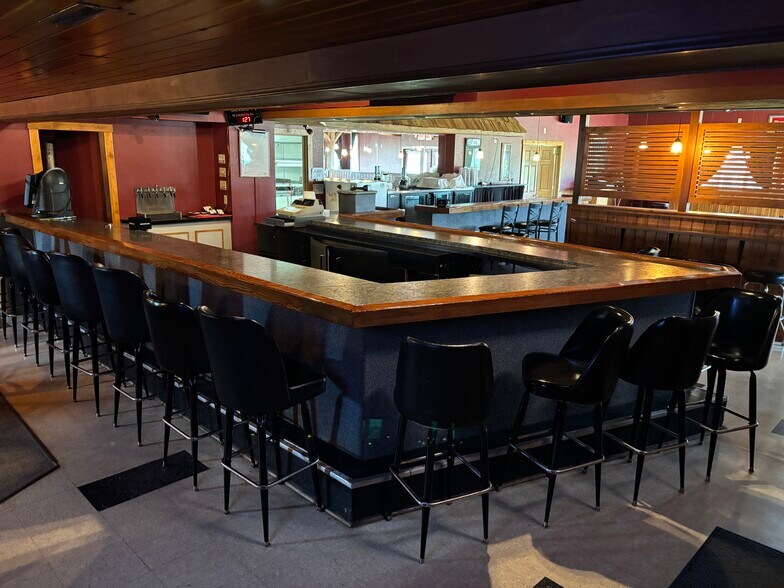 More Photos Of N1016 County Road L, Watertown Restaurant For Sale