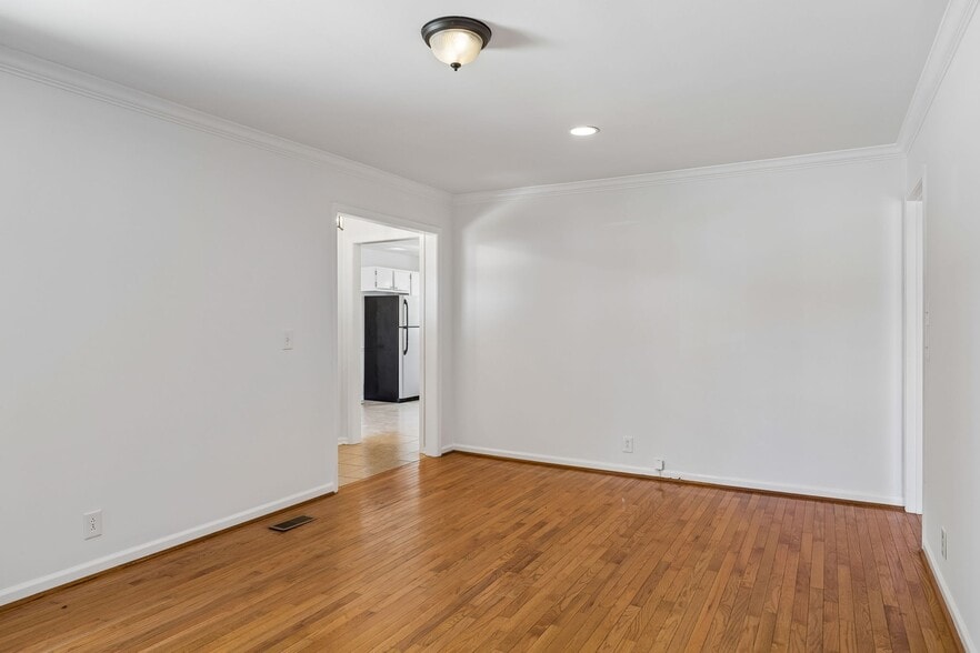 More Photos Of 1910 Redbud Ct, Franklin Multifamily For Sale