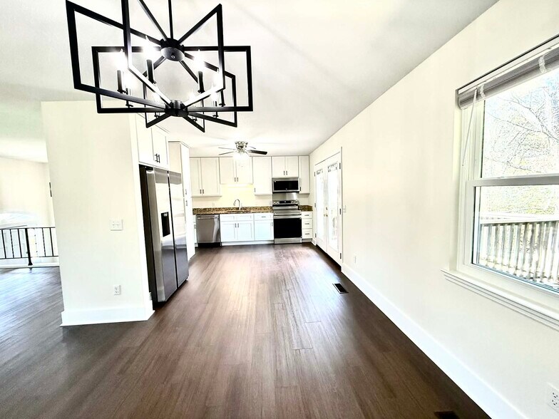 More Photos Of 7111 E Brainerd Rd, Chattanooga Loft Creative Space For Lease