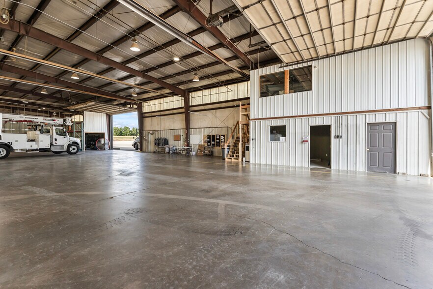 More Photos Of 2606 E Rock Haven Rd, Harrisonville Light Manufacturing For Lease