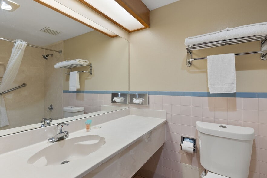 More Photos Of 1301 W Expressway 83, Pharr Hotel For Sale