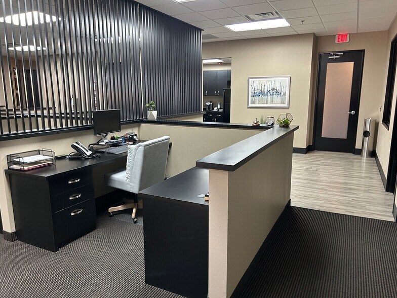 More Photos Of 50 S Stephanie St, Henderson Office For Lease