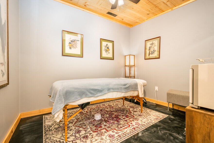More Photos Of 541 Spruce St, Thomas Flex For Sale