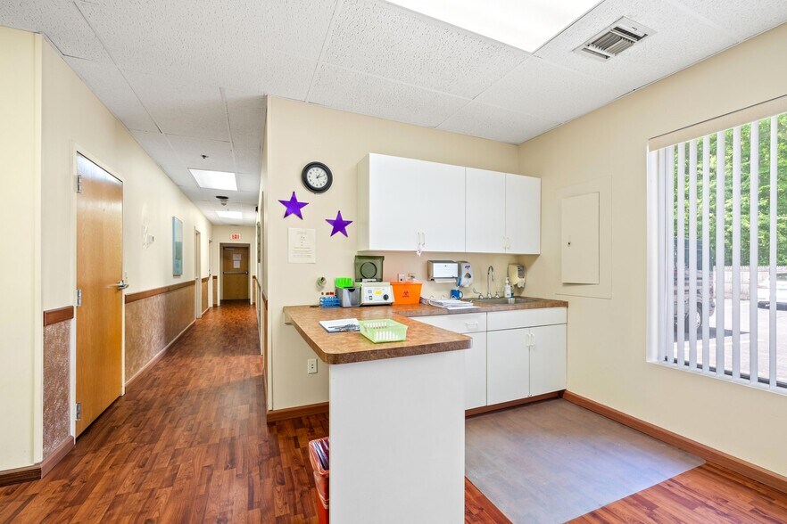 More Photos Of 1637 Mineral Spring Ave, North Providence Medical For Lease