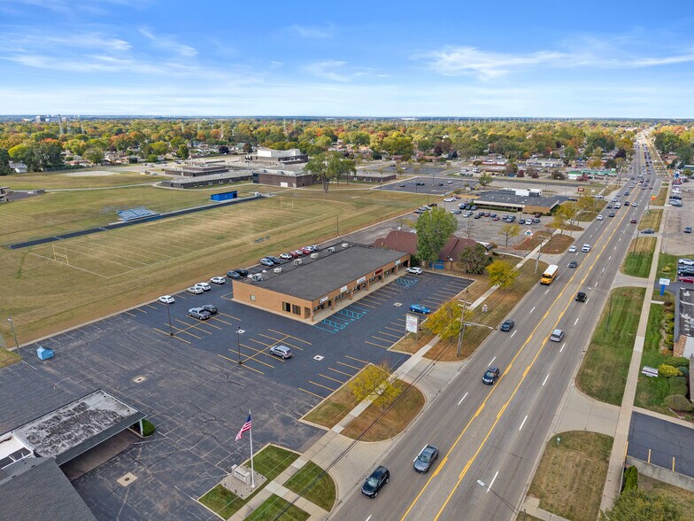 More Photos Of 28565-28585 Schoenherr Rd, Warren Medical For Lease