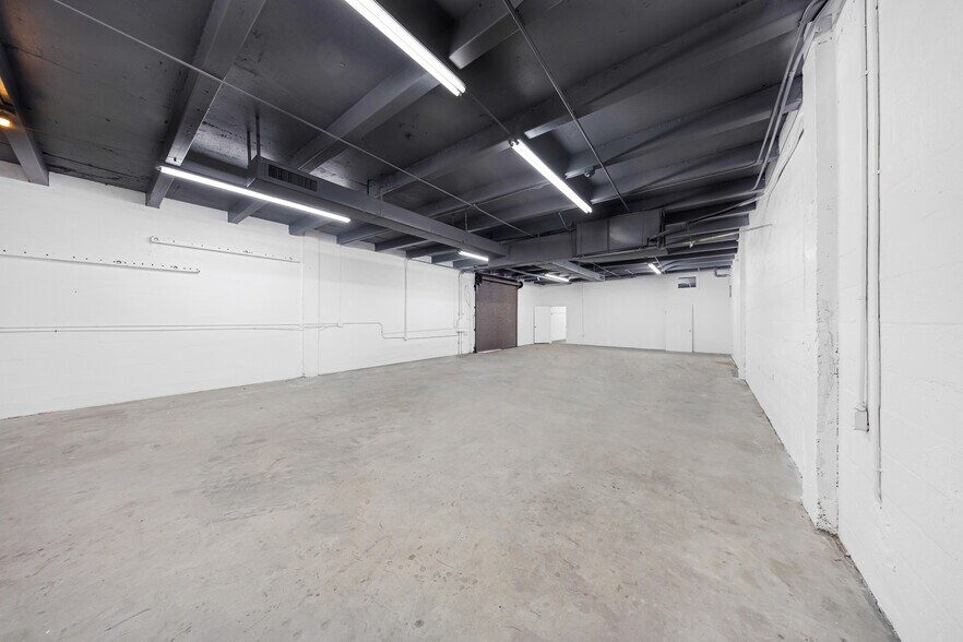 More Photos Of 7550 W 2nd Ct, Hialeah Warehouse For Lease