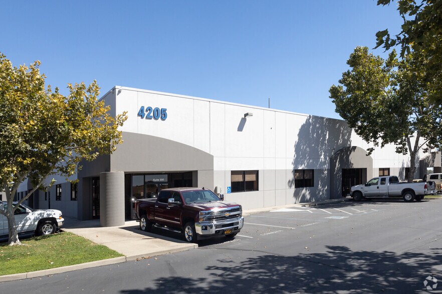 More Photos Of 4205 Cincinnati Ave, Rocklin Warehouse For Lease