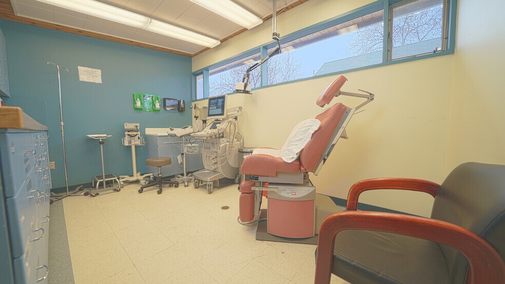 More Photos Of 555 Meeker St, Delta Medical For Lease