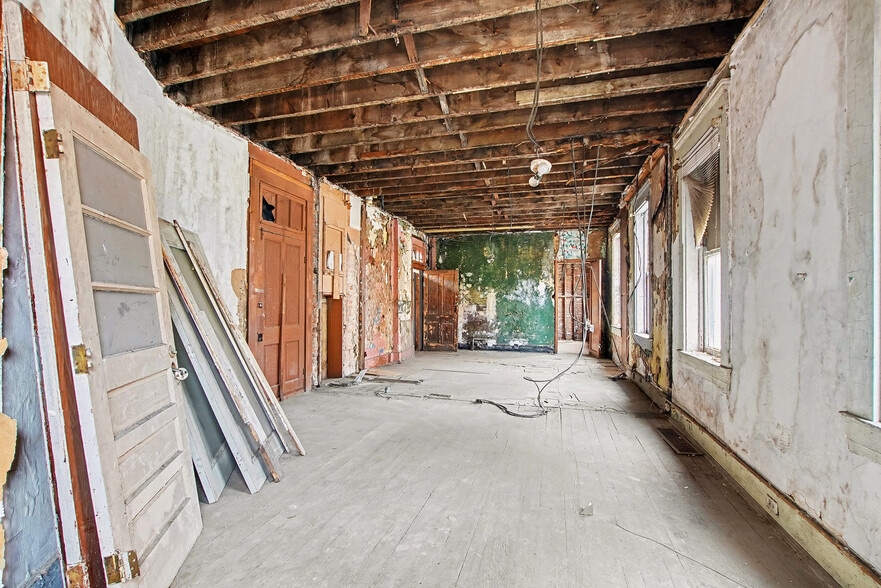 More Photos Of 2024 Mohawk Pl, Cincinnati Storefront Retail Residential For Sale