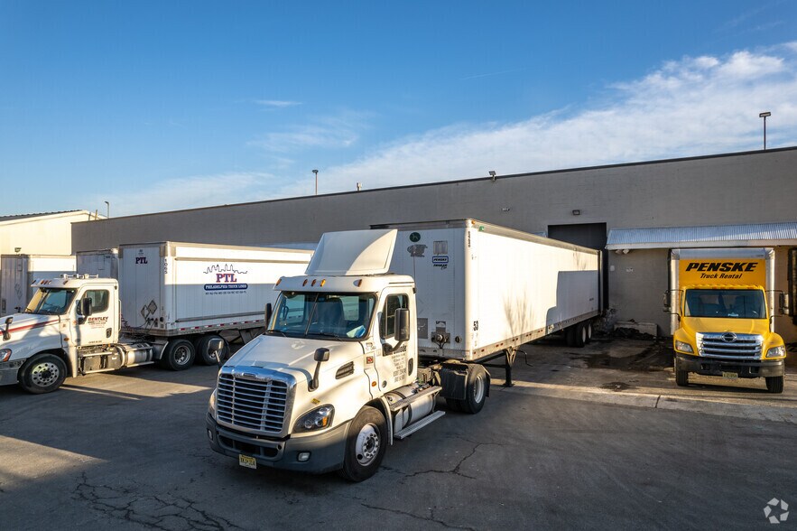 More Photos Of 2401 E Linden Ave, Linden Warehouse For Lease