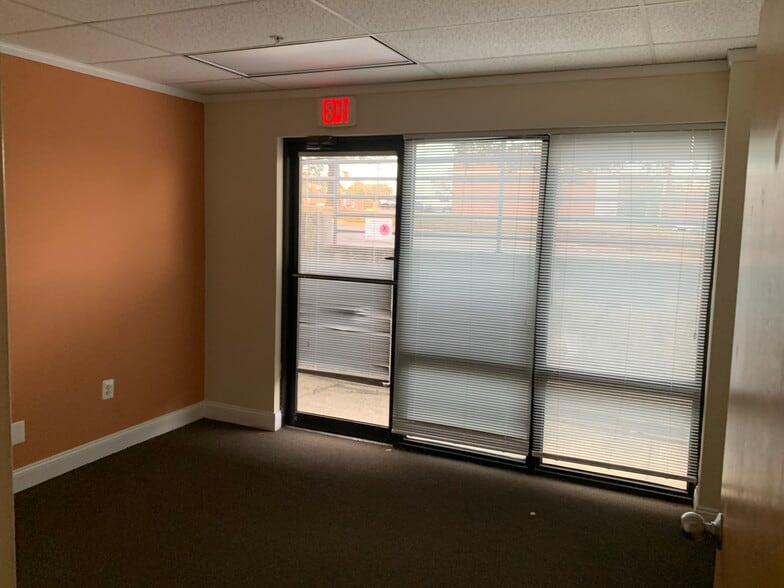 More Photos Of 602 S King St, Leesburg Office For Lease
