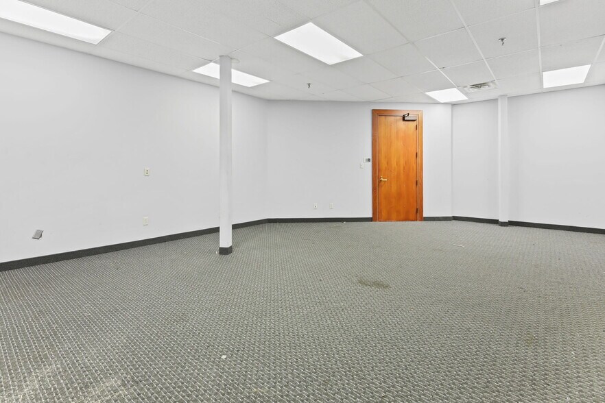 More Photos Of 11 N 7th Ave N, Saint Cloud Office For Sale