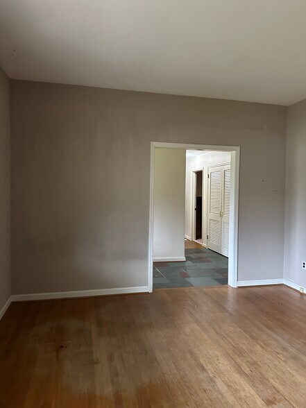 More Photos Of 73 Berlin Cross Keys Rd, Williamstown Specialty For Sale